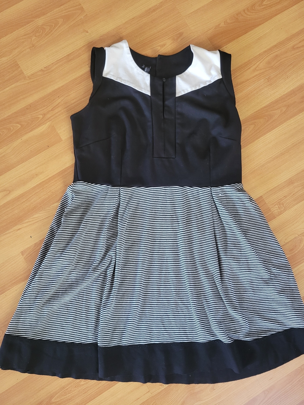 MELISSA NEPTON Black and White Sleeveless Fit-and-Flare Dress